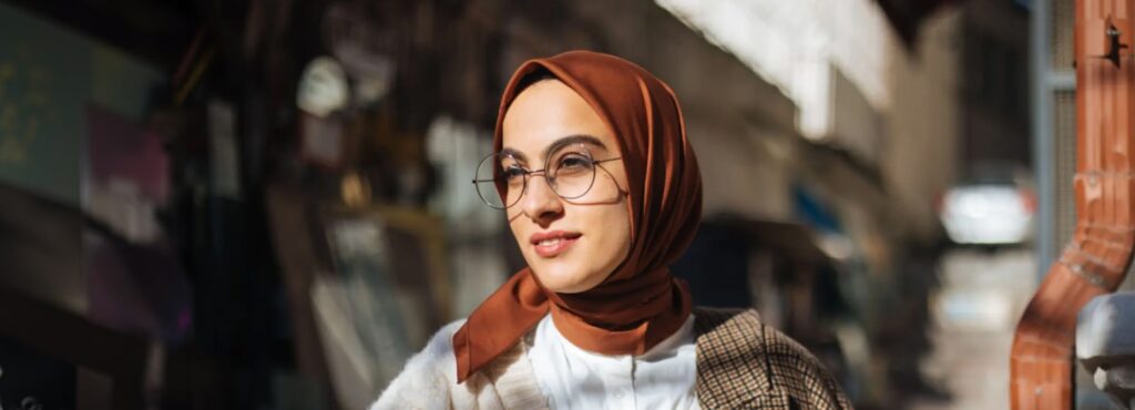 how to wear hijab with spectacles